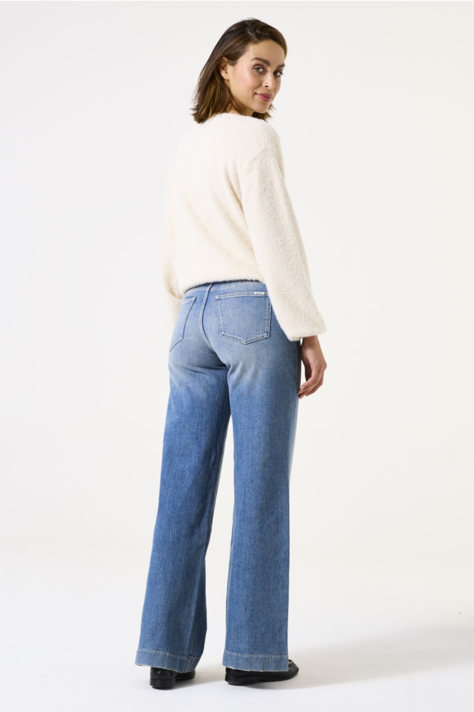CELIA WIDE FIT 249 2797 MEDIUM USED